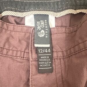 Mountain Hardwear Women’s shorts- Mauve/Burgundy, Size 12/44
